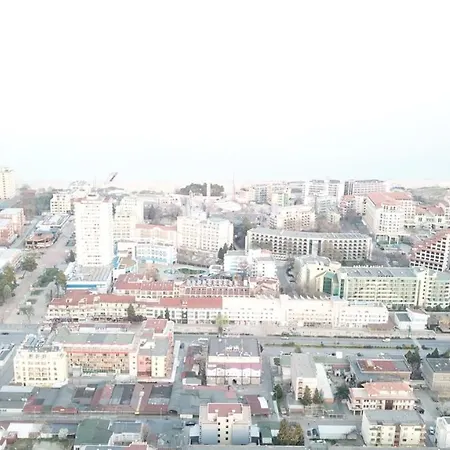 Flower Street Νεσέμπαρ